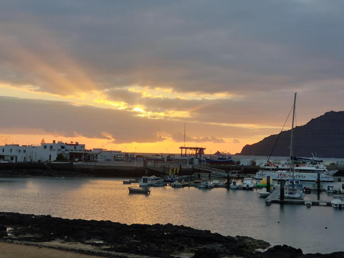 La Graciosa Camelia Beach Vistas Mar Caleta de Sebo Buitenkant foto